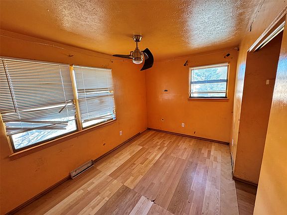 2nd image of 2333 Woodlawn Ave