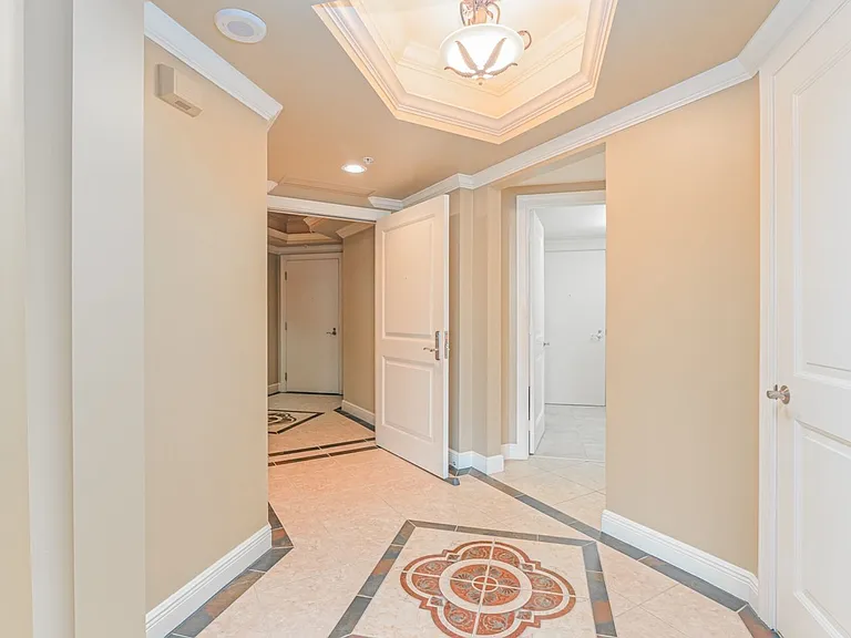 1060 Borghese Ln #802 — Photo 3