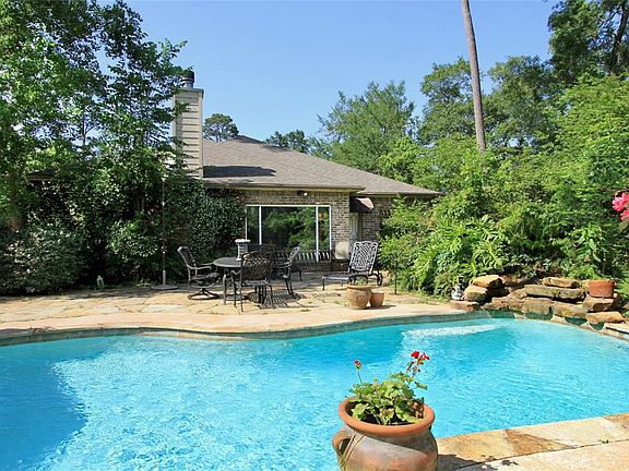 3rd image of 222 Glencairn Ct