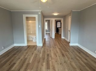 1002 W Mishawaka Ave #B, Mishawaka, IN 46545