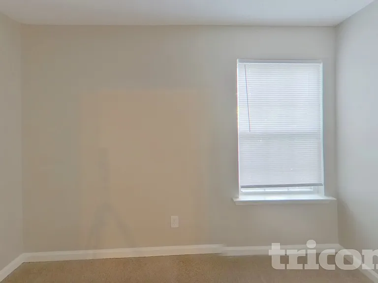562 Chisolm Way — Photo 13