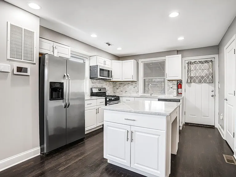 812 Burns St SE — Photo 8