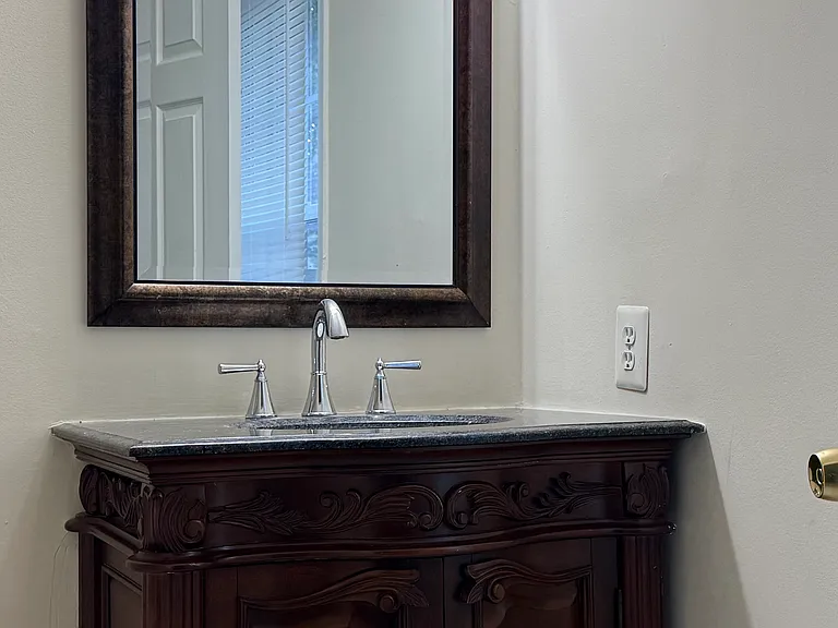 Master Bathroom - Upper Level