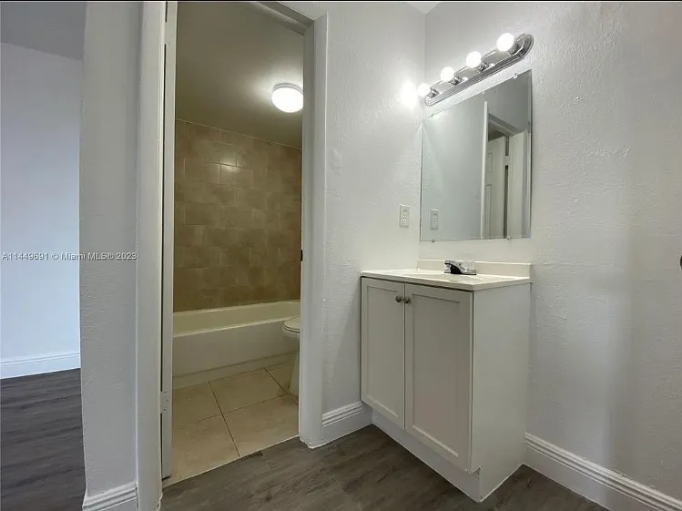 SW 114th Ave — Photo 8