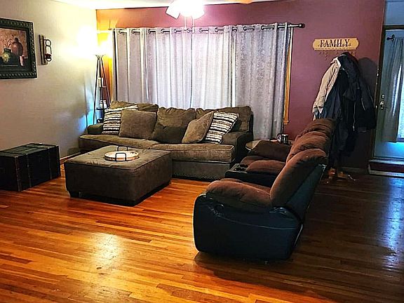 3rd image of 821 E Kirwin Ave