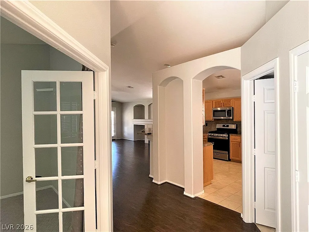 3 bed, 2.0 bath, 1482 sqft, $2,100 — Photo 4