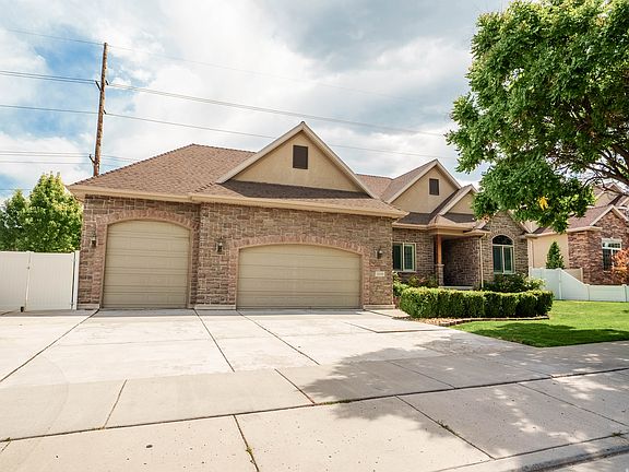 3rd image of 3059 W Uinta Pines Cir