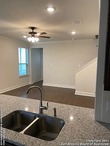 10329 Lynwood Vlg #101 — Photo 4