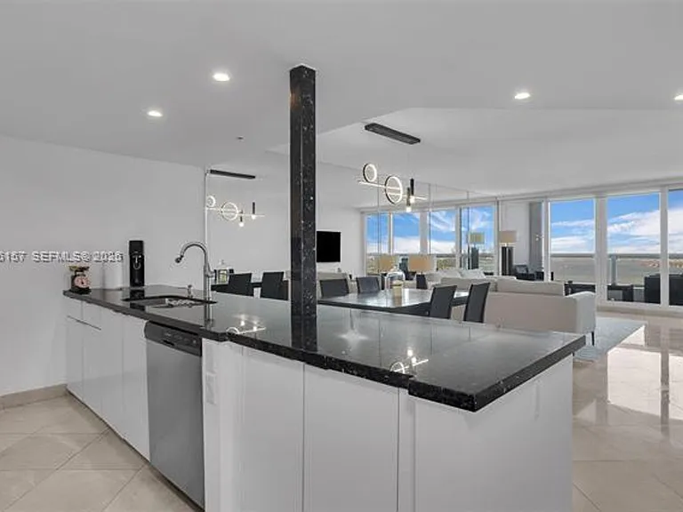 1717 N Bayshore Dr #CU-A-3332 — Photo 5