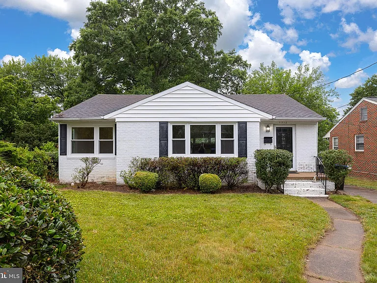 1312 Stafford Ave — Photo 1