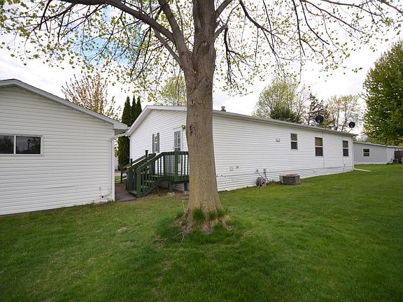 4th image of 324 Mozart Ave E
