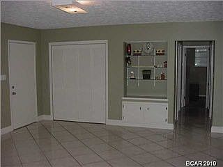 4th image of 2525 Redwood St