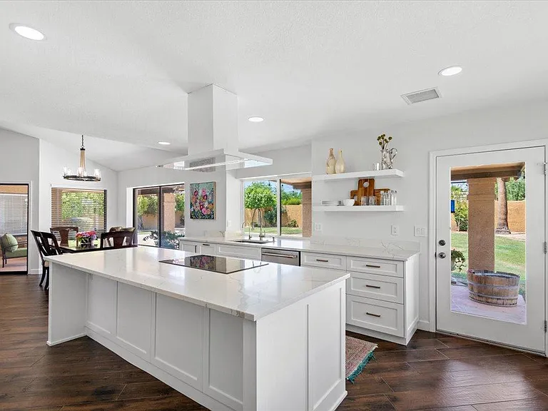 10628 E Cinnabar Ave — Photo 6