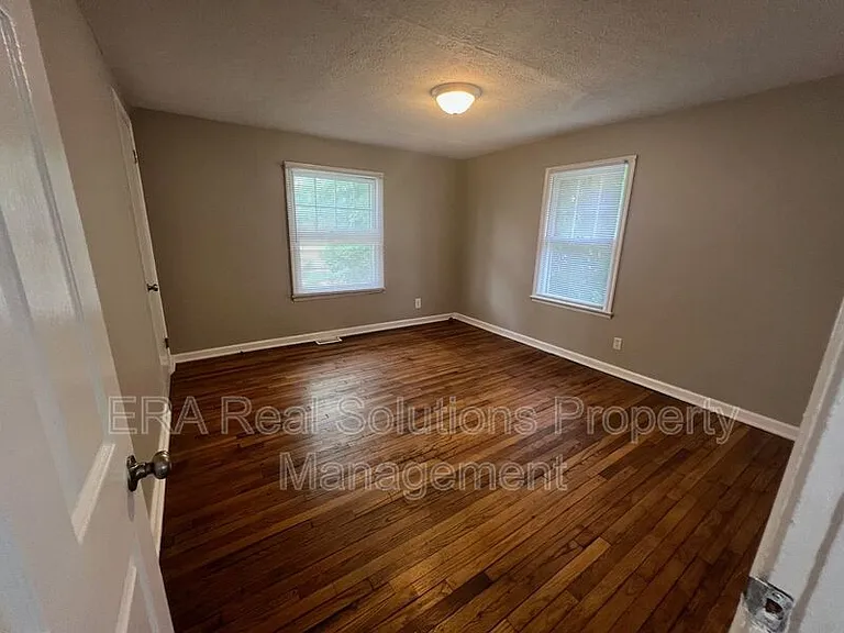 90 N Waverly St — Photo 6
