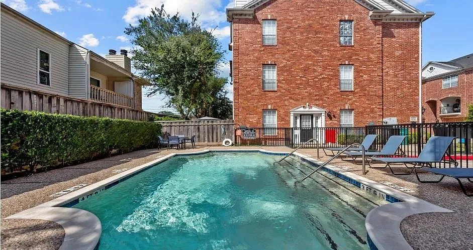 2 bed, 2.5 bath, 1740 sqft, $2,600 — Photo 2