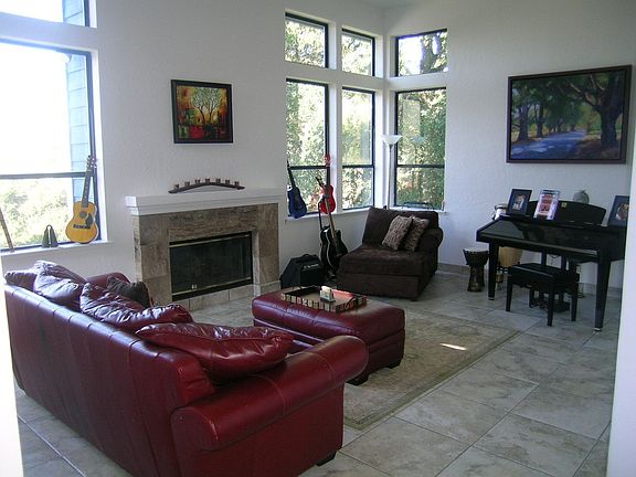 3rd image of 1890 Mountain View Ave