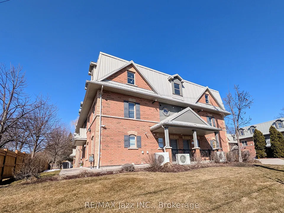 760 King St E #203