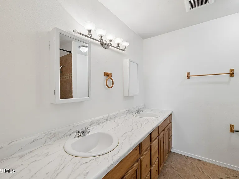 7 S Catalina St — Photo 14