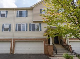 1795 Indian Hill Ln, Aurora, IL 60503
