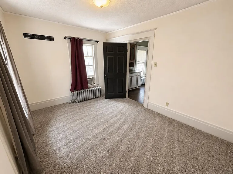 310 E Thayer Ave — Photo 14