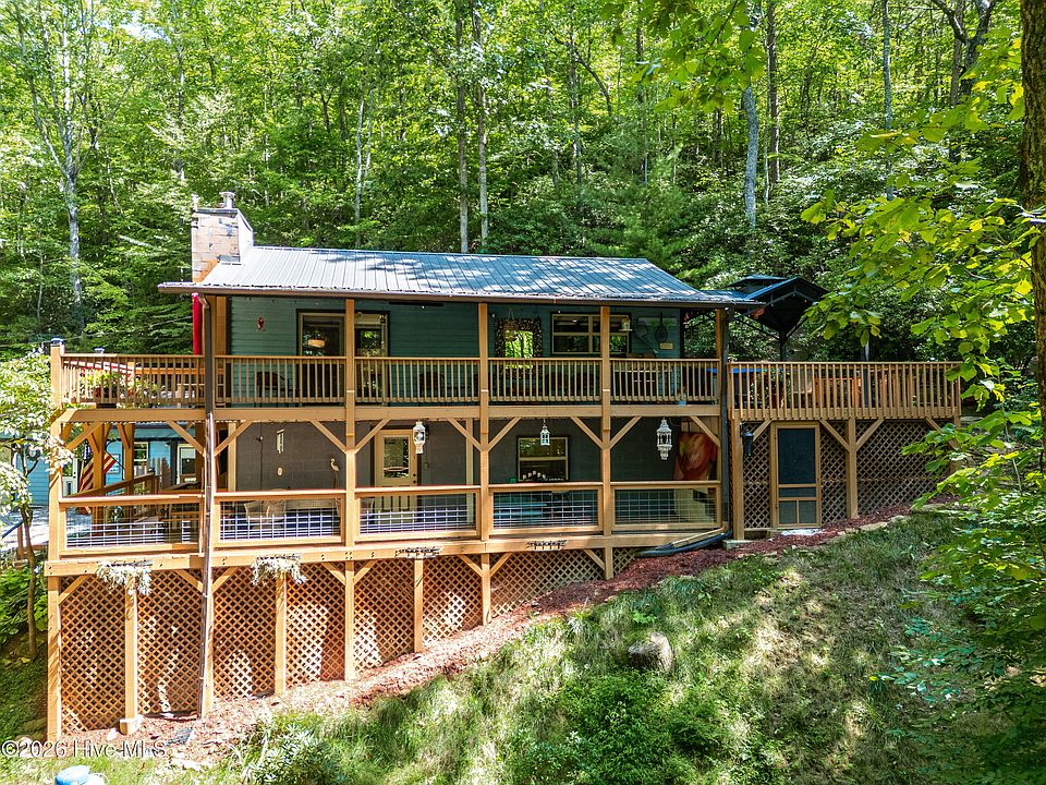1st image of 122 Hidden Valley Road