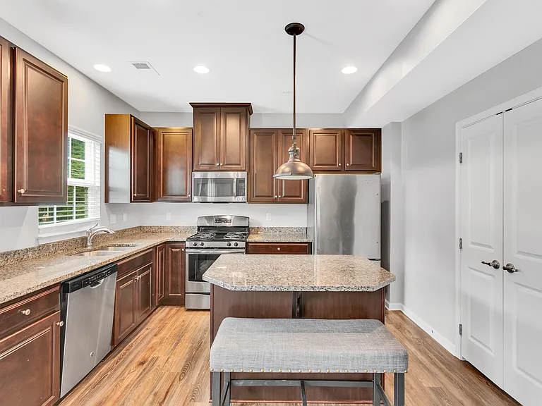 1503 Pointe View Dr — Photo 12