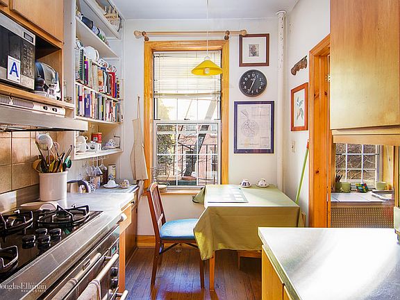 3rd image of 20 Bethune St APT 2C
