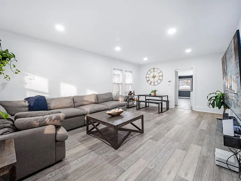 429 S Kenwood Ave — Photo 5