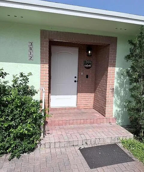 3612 S Seacrest Blvd — Photo 2