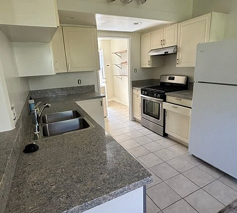 5th image of 1407 Manhattan Beach Blvd #1409