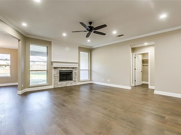5th image of 1018 Thistle Meade Cir