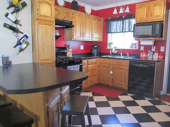 3rd image of 812 E Margaret St