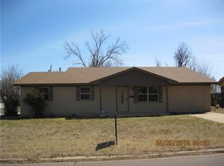 1602 W B Ave, Elk City, OK 73644