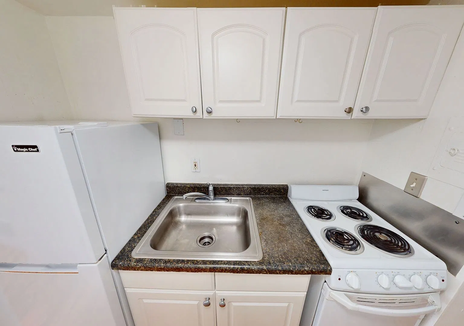 Penrith Apartments - Walk to UW or U-Village! — Photo 4