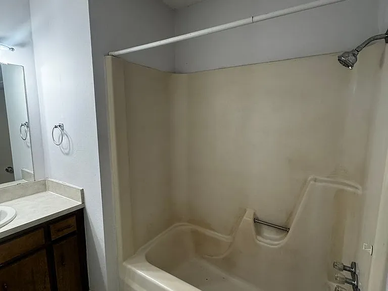2809 Lawton Dr — Photo 11