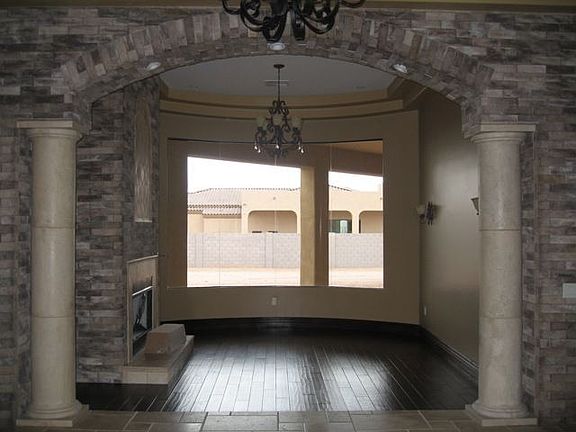 Amazing Entrance w/ Pillars