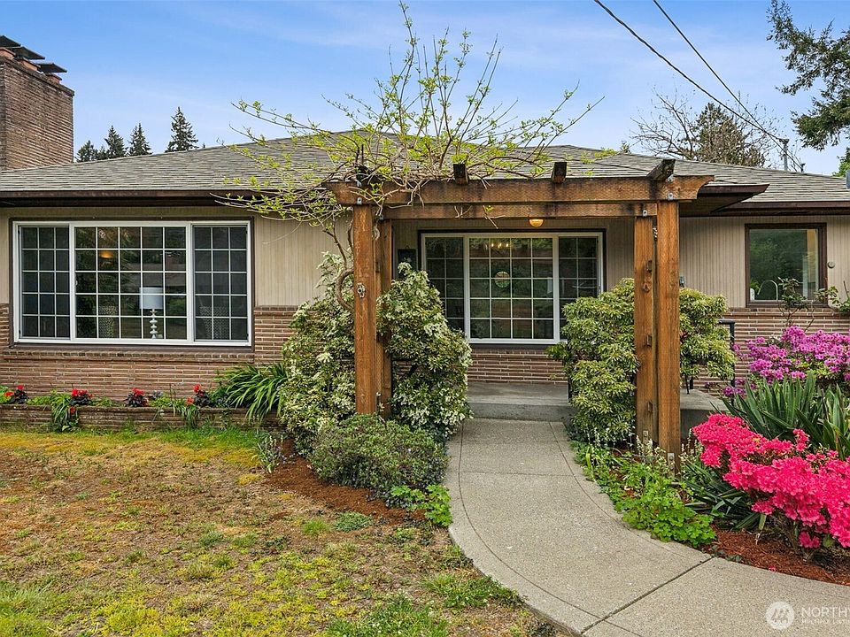 1st image of 1529 22nd Avenue SE
