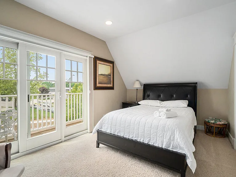 27 Howard Ave — Photo 30