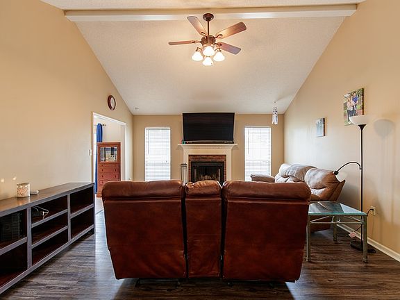 3rd image of 4403 Wood Hollow Cir