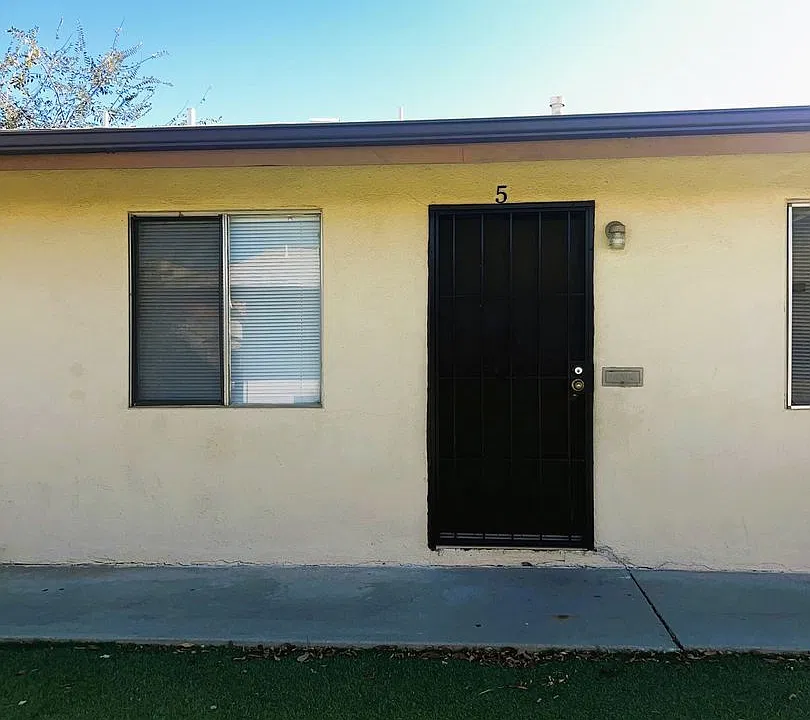 1376 E Date St
