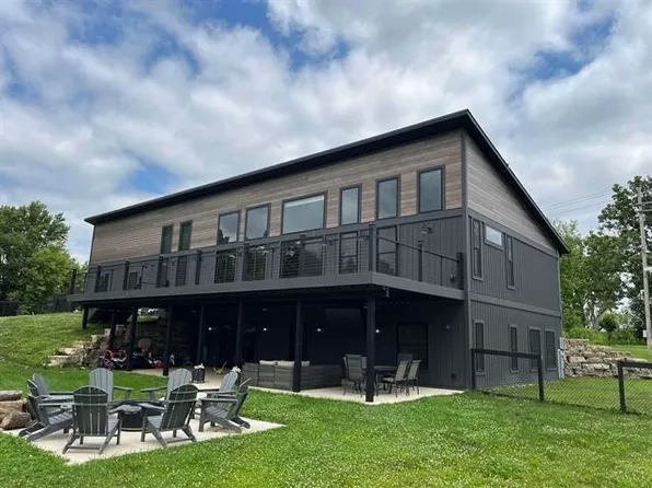 S7915 Ruthe Badger Ln, Merrimac, WI 53561
