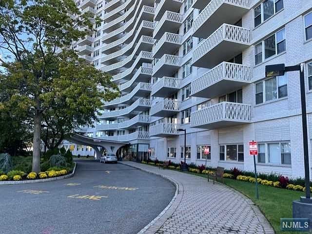 1st image of 2000 Linwood Ave APT 19G