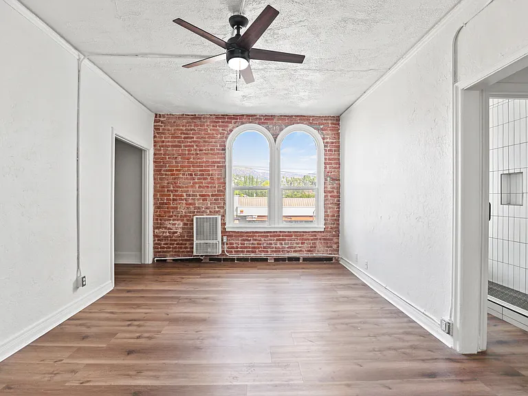 5870 Franklin ave — Photo 5