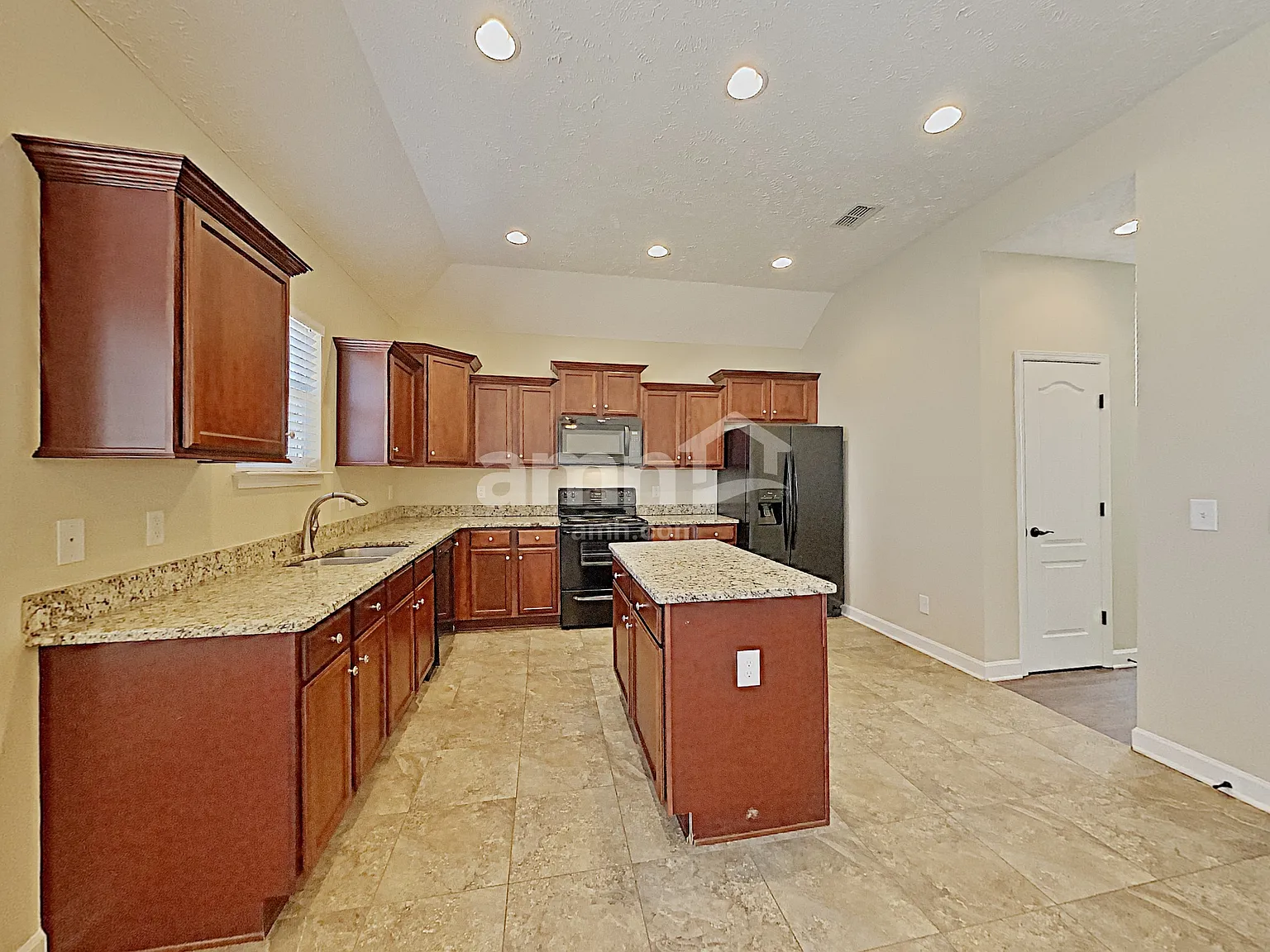 3 bed, 2.0 bath, 2203 sqft, $2,685 — Photo 3