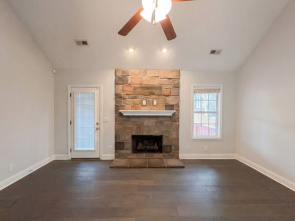 3rd image of 432 Leslie Wood Dr