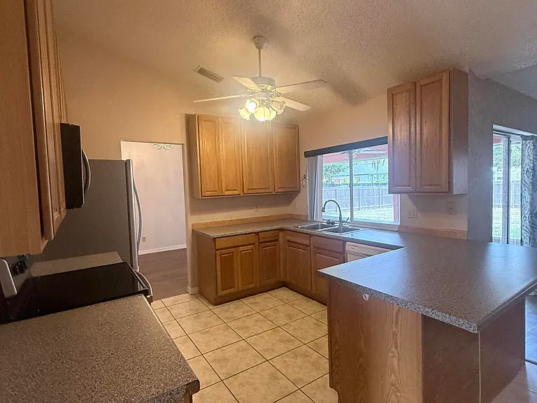 1660 Wake Forest Rd NW — Photo 3