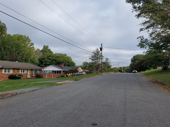 5th image of 812 Mohawk Dr