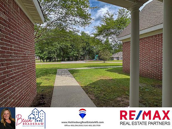 3rd image of 22 Chapel Hill Blvd E