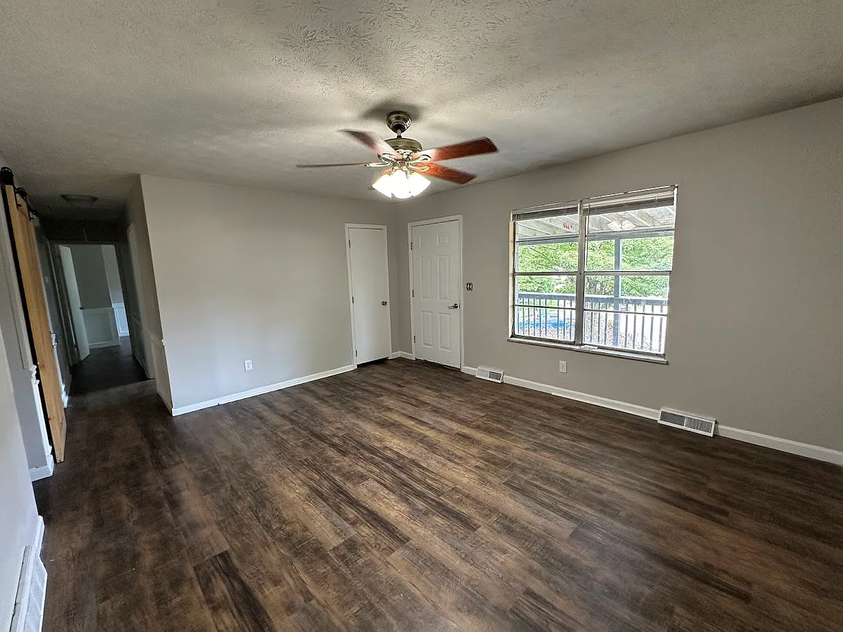 3 bed, 1.5 bath, 1340 sqft, $1,795 — Photo 4
