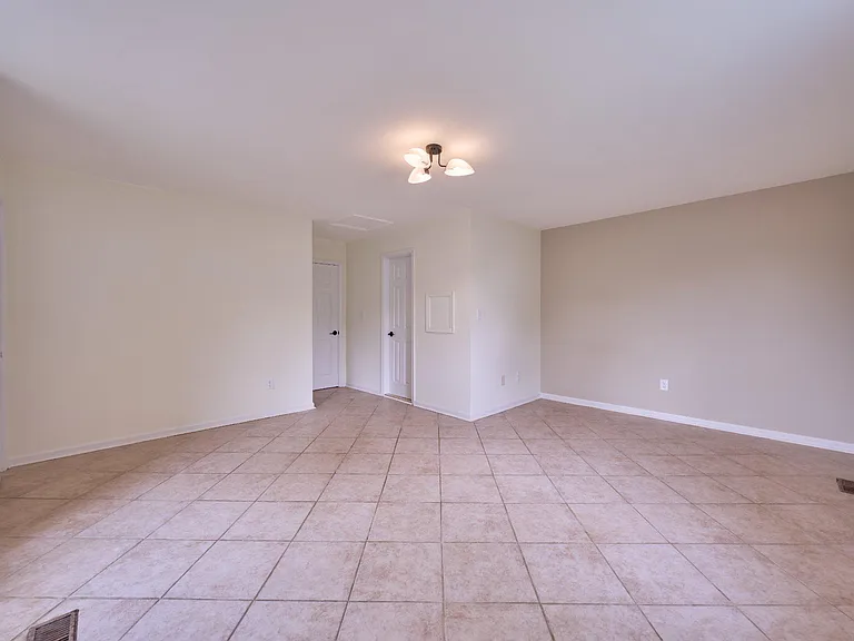 2924 Gracefield Rd — Photo 18